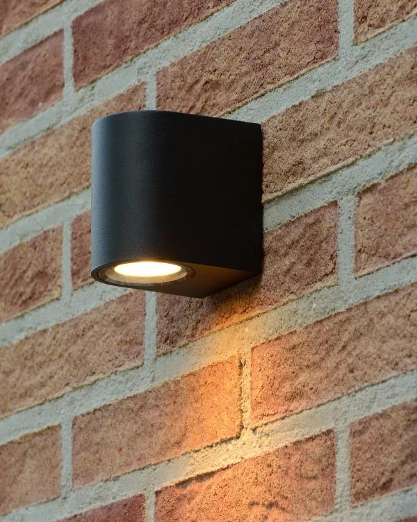 Lucide ZARO - Wandstrahler / Wandleuchte Innen/Außen - 1xGU10 - IP44 - Schwarz - Atmosphäre 1